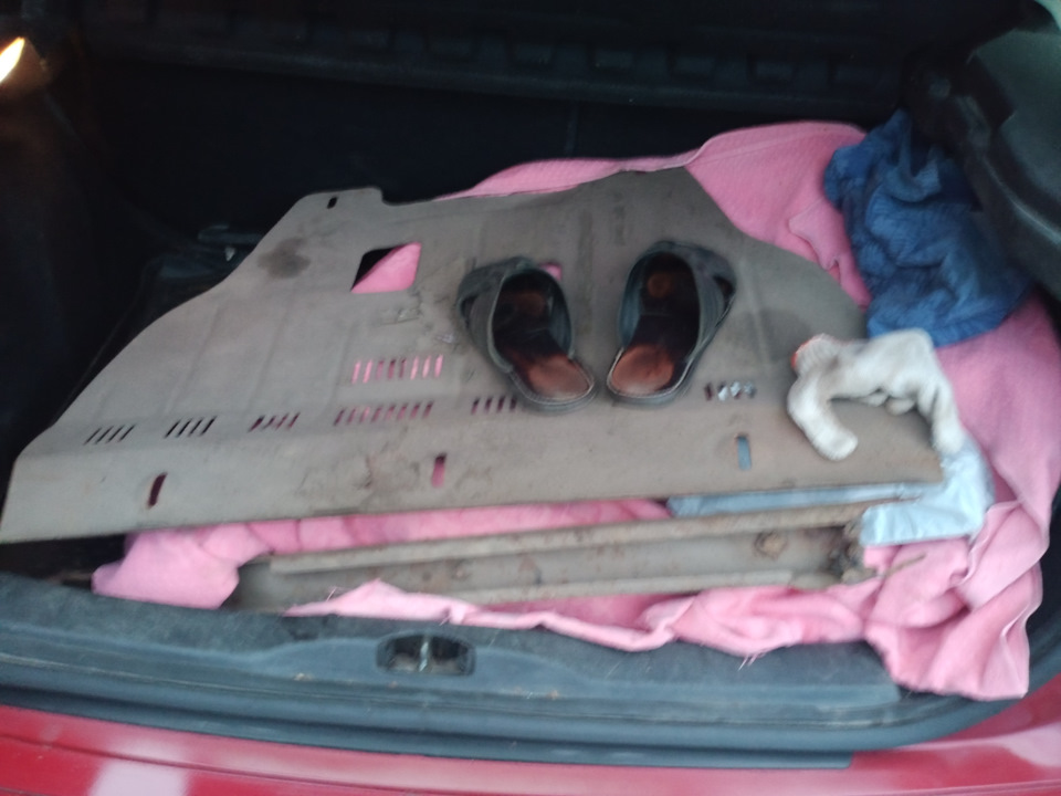 Крепление защиты двигателя — Citroen C4 (1G), 1,6 л, 2006 года ...