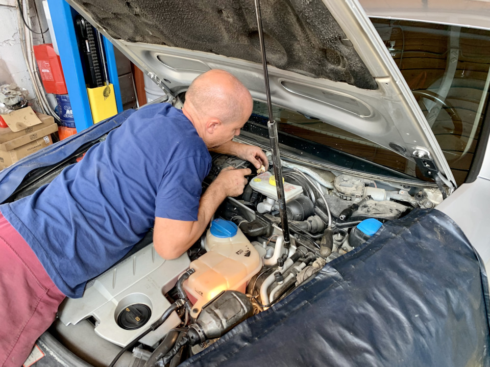 Замена свечей накаливания, редукционного клапана и чистка вентилятора ...