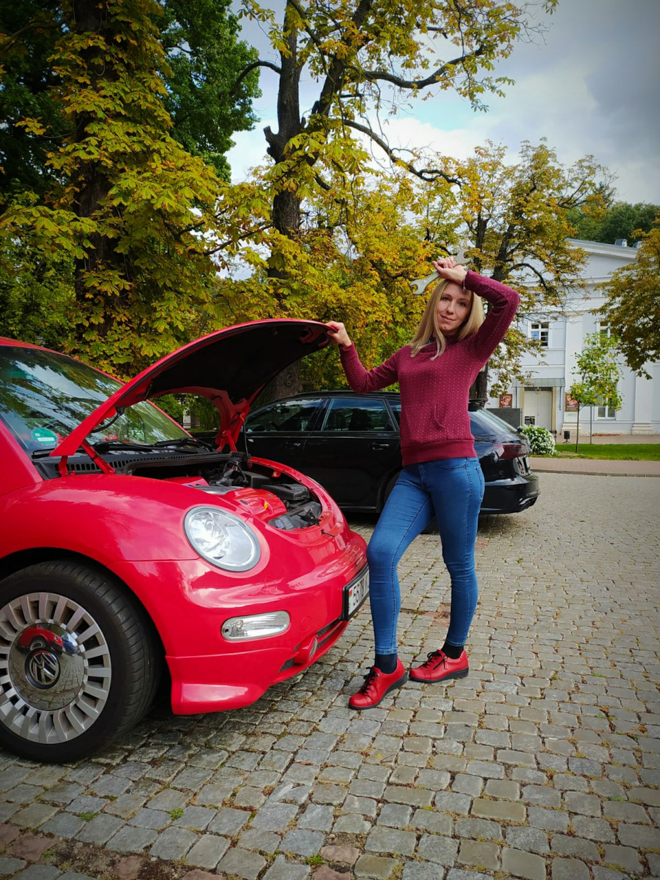 Девушка чинит машину🍓 — Volkswagen New Beetle, 2 л, 1998 года | прикол |  DRIVE2