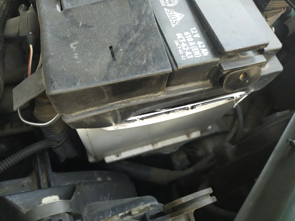 Взорвался аккумулятор 😱 — Chevrolet Epica, 2 л, 2007 года | поломка ...