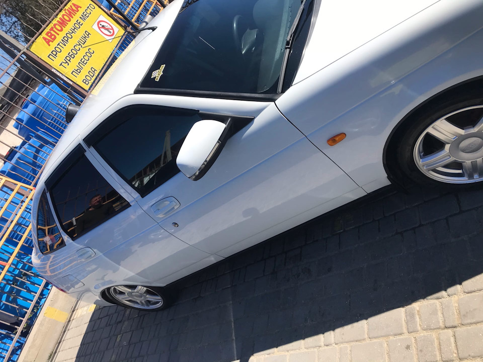 Какая же белая низкая Приора и без тонировки?!)Верно!Никакая))) — Lada ...