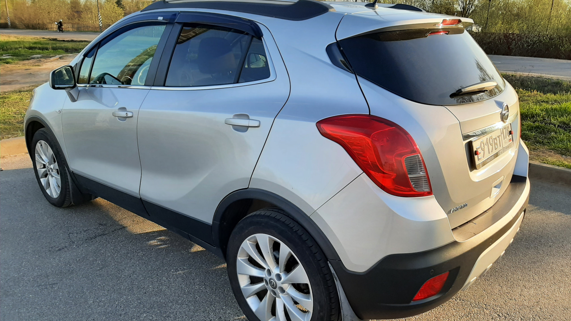 opel mokka 2012 — 2016 i серебристый хетчбэк