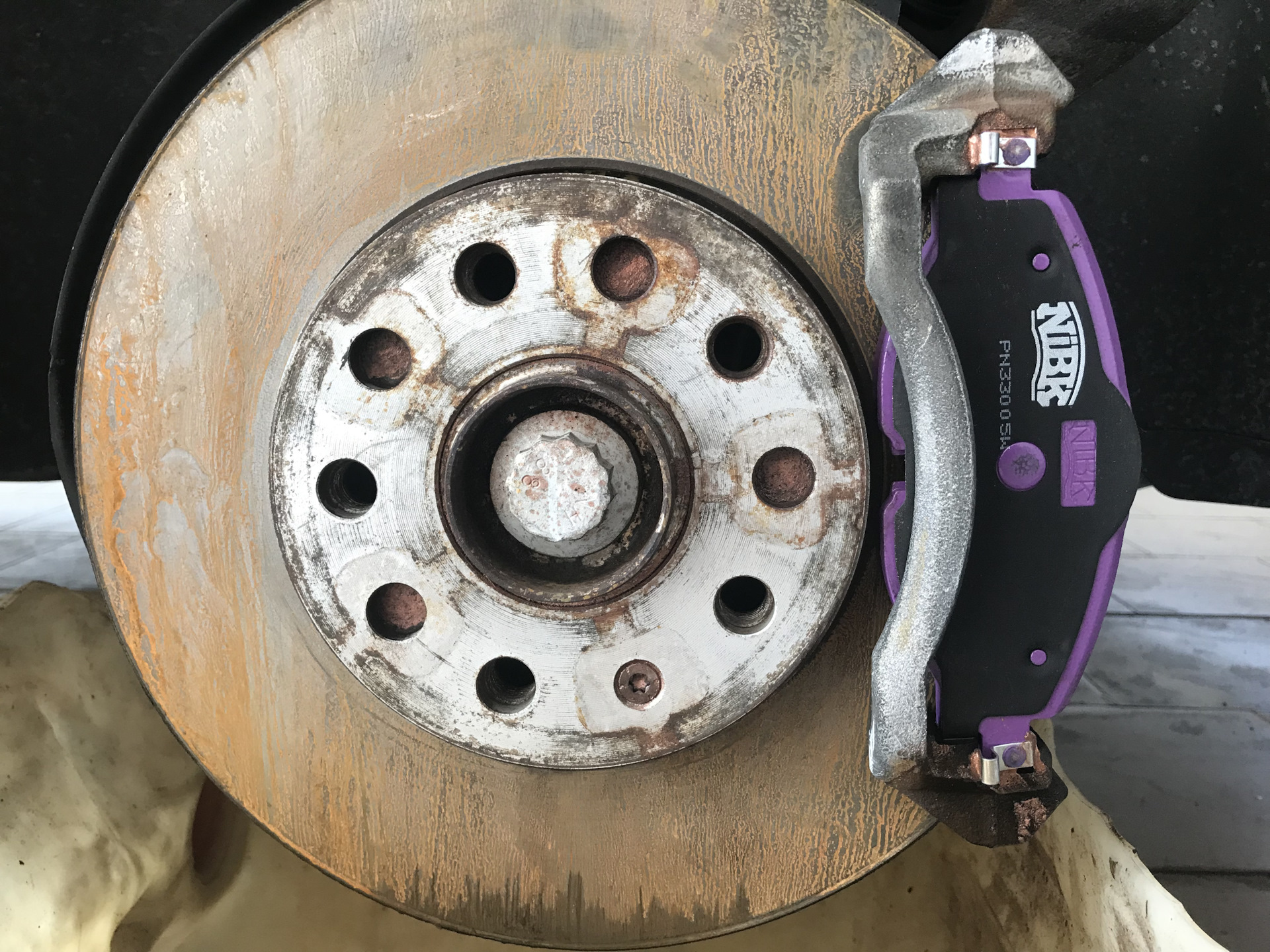 Устранение стука суппортов — Skoda Octavia A7 Mk3, 1,4 л, 2018 года ...