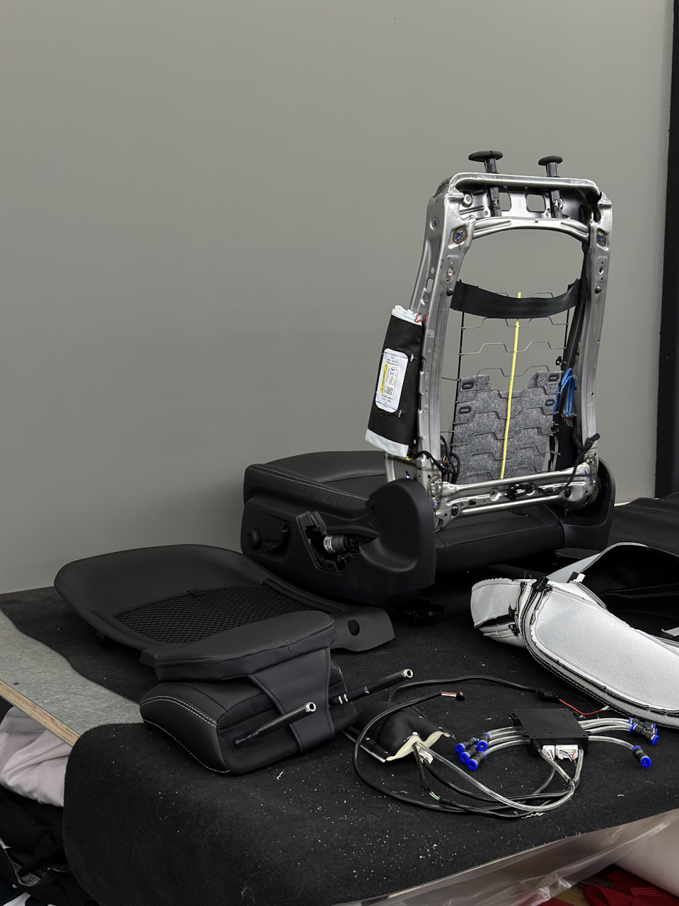 Хорошо видна боковая подушка безопасности — Volvo XC40