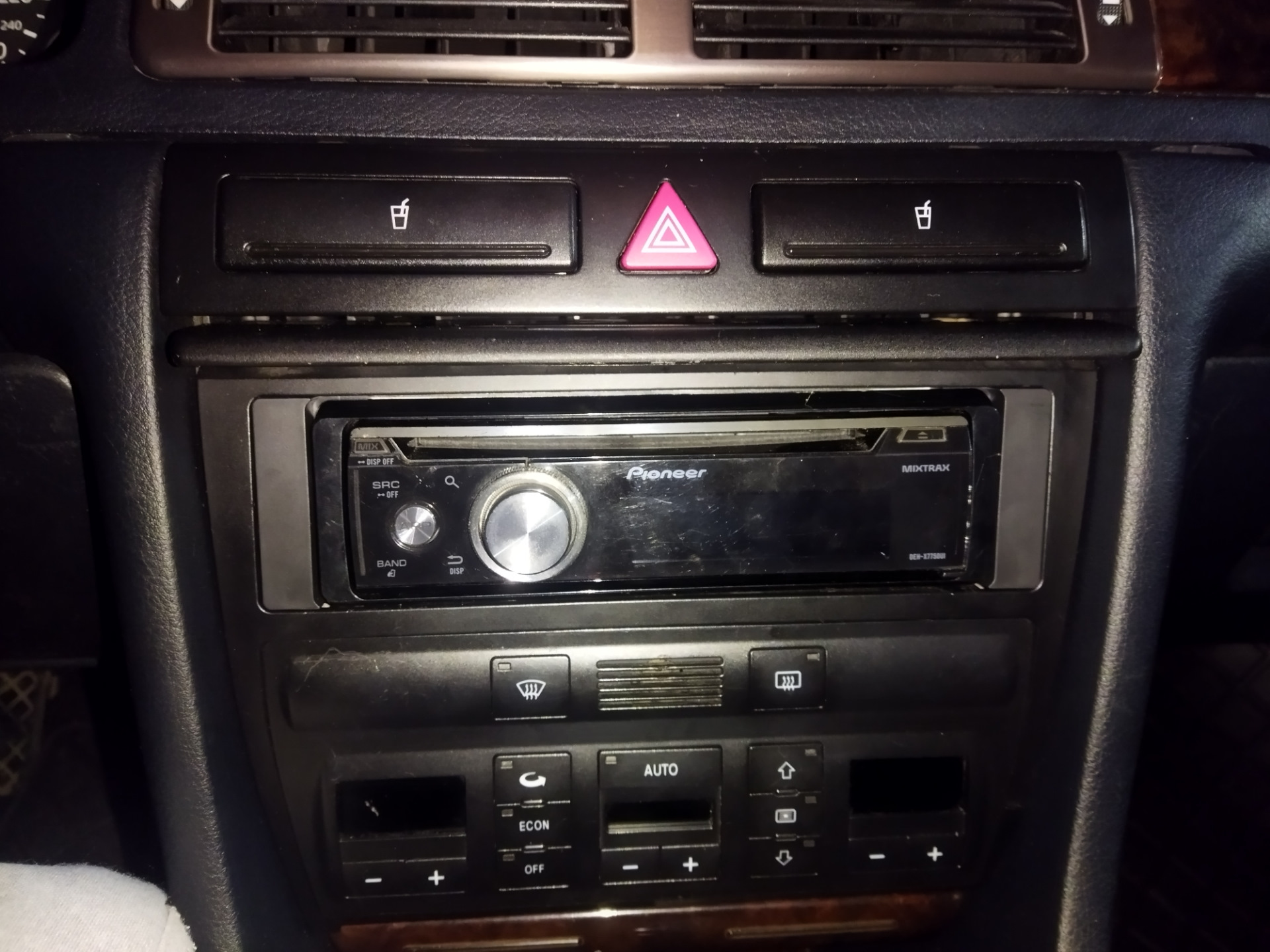 Заглушки магнитолы боковые — Audi A6 Avant (C5), 1,8 л, 1999 года ...