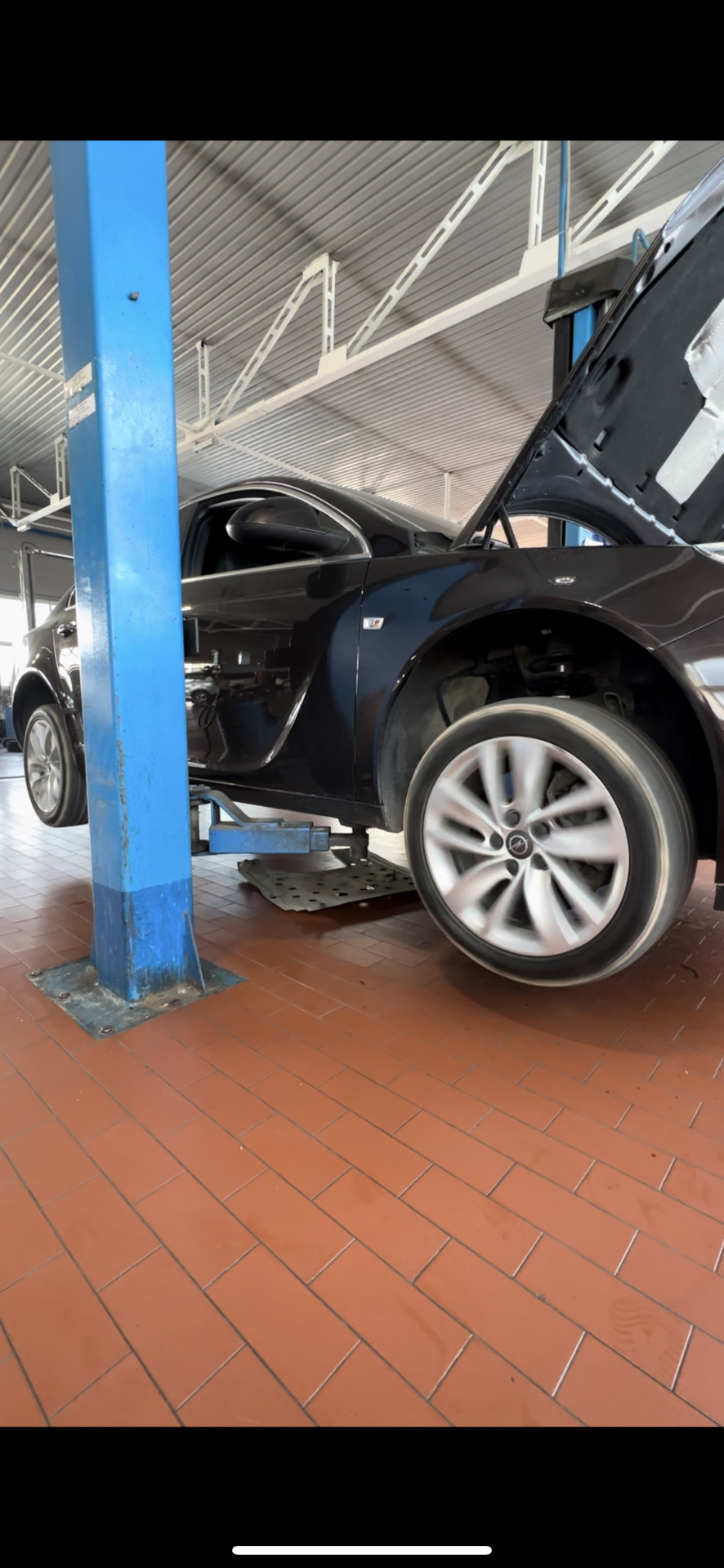 Газуем на подъемнике — Opel Insignia (1G)