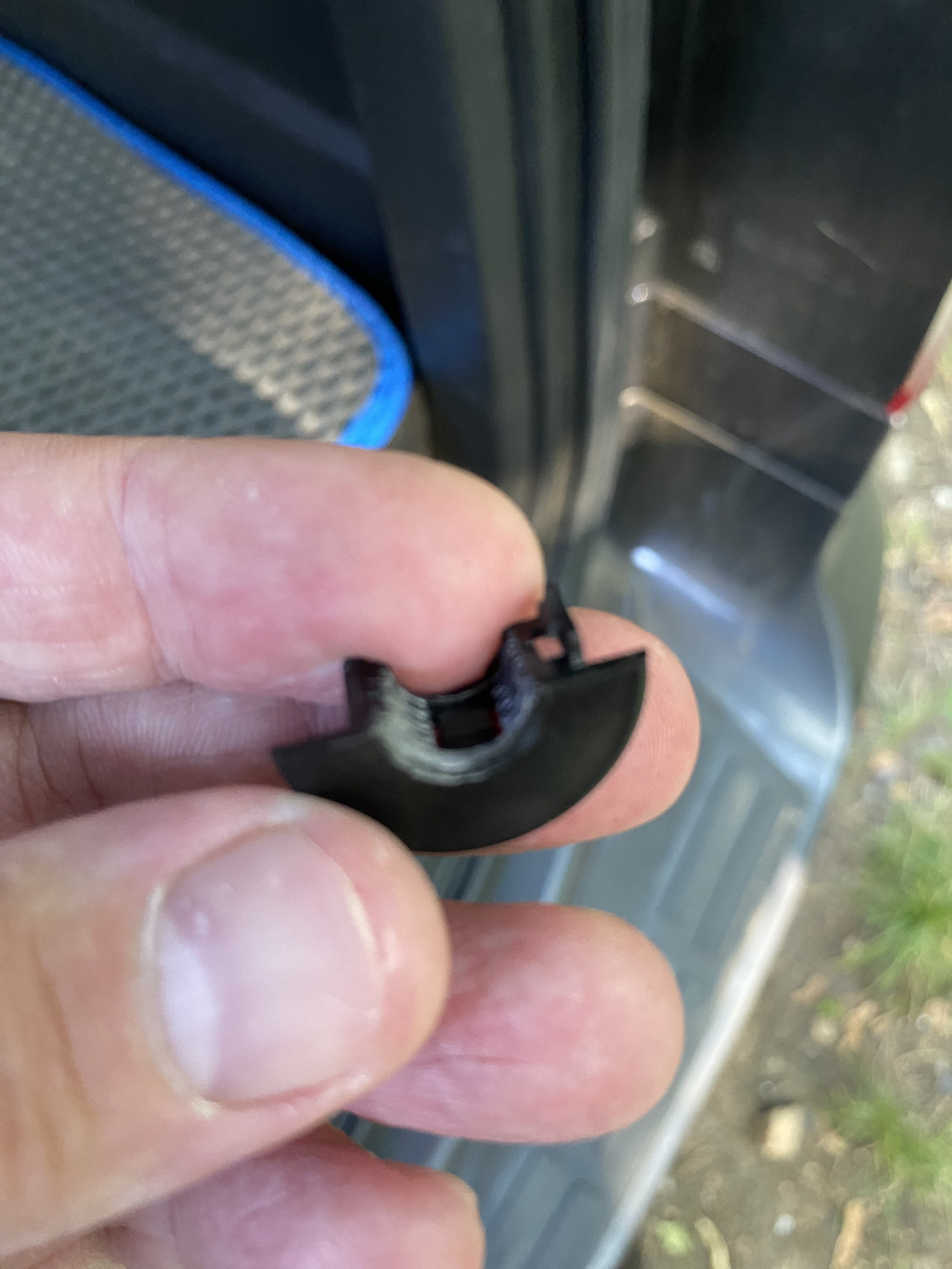 Ремонт крышки правой ниши в багажнике — SsangYong Kyron, 2,3 л, 2013 ...