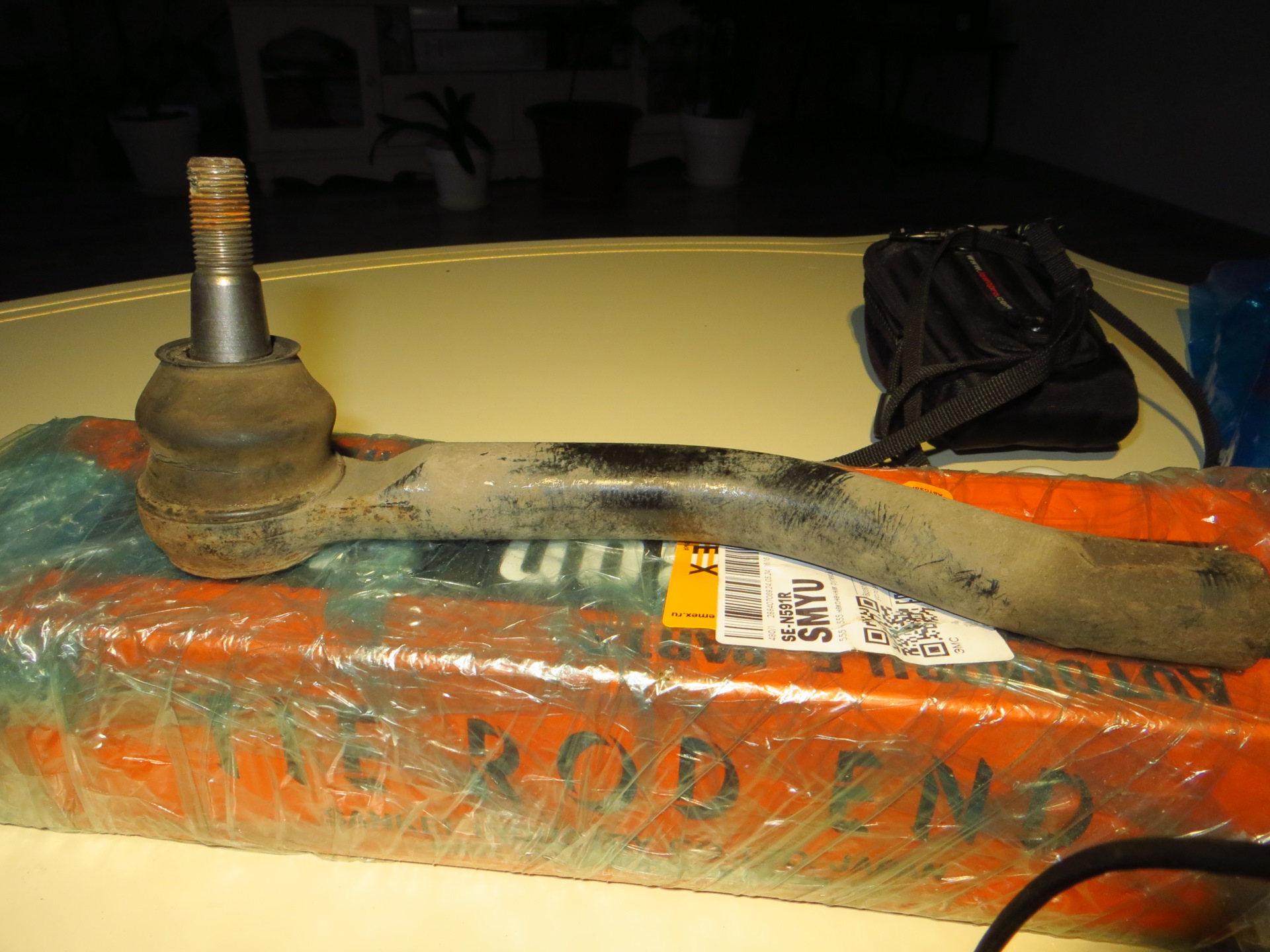 Первые замены: правый рулевой наконечник и втулки переднего ...