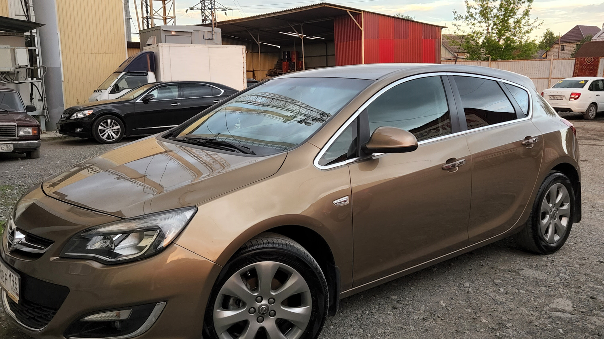 Opel Astra J 1.6 бензиновый 2013 | Золотая середина на DRIVE2