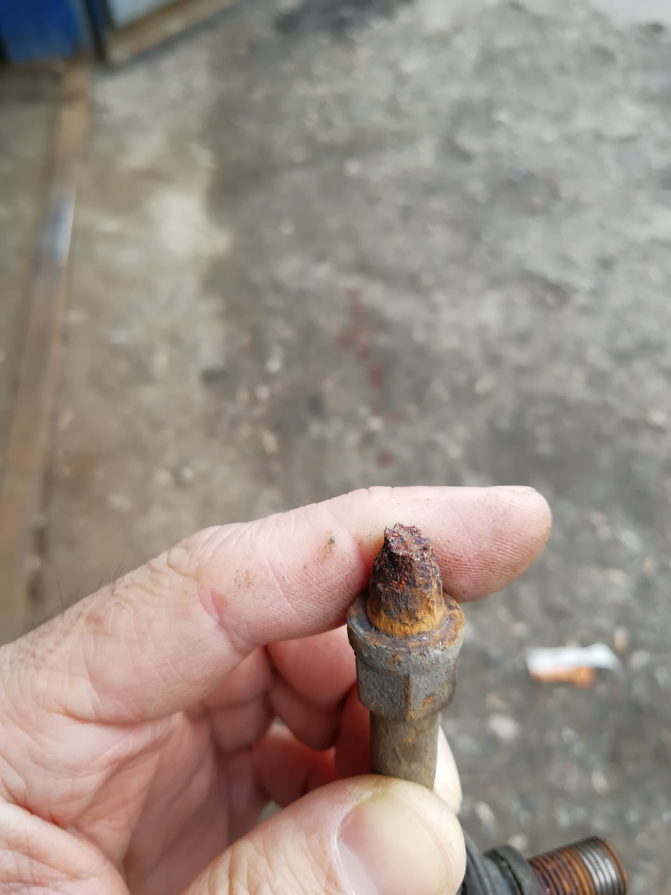 замена стойки стабилизатора заднего — Toyota RAV4 (III), 2 л, 2006 года ...