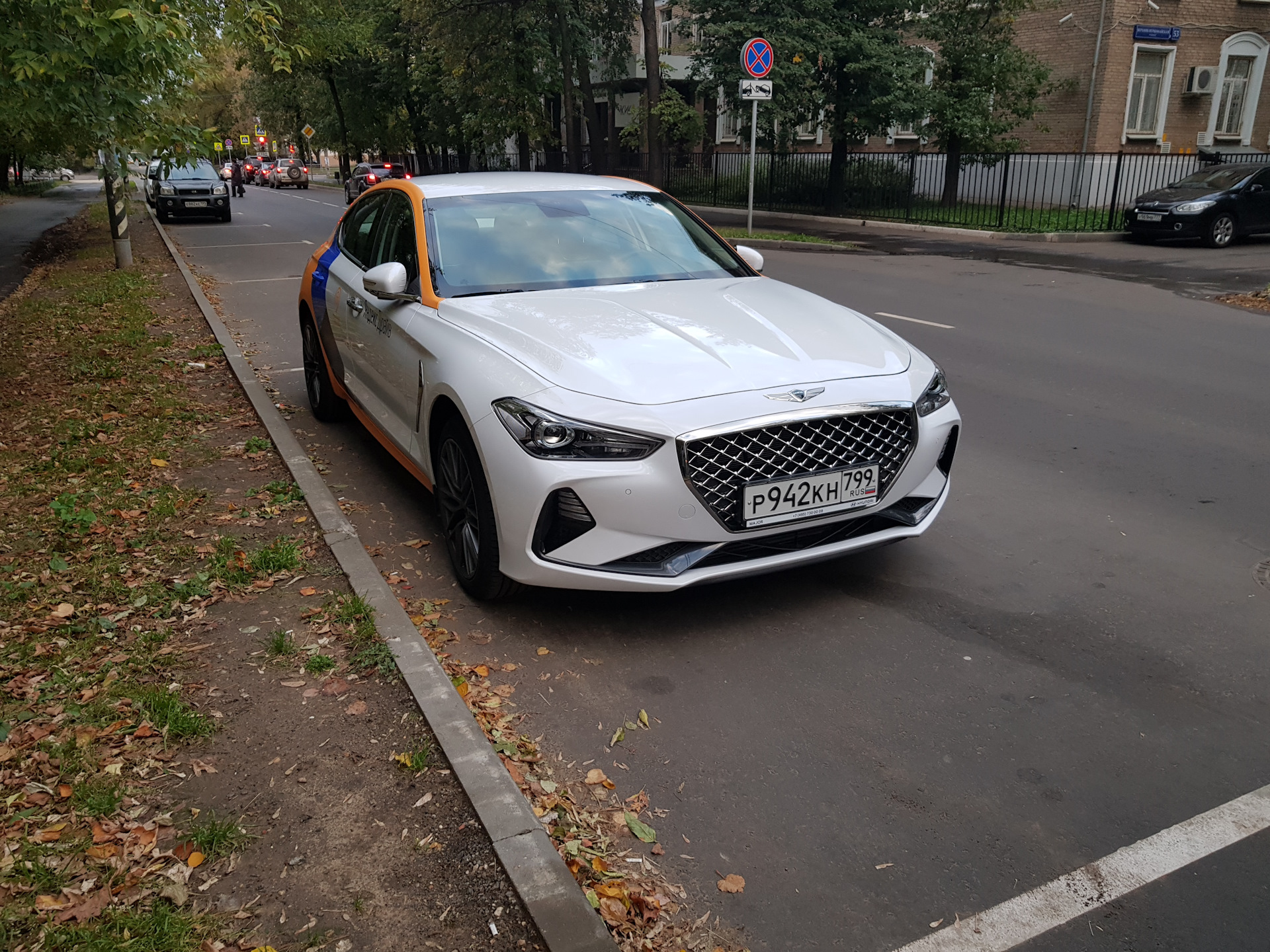 Genesis драйв. Genesis g70. Генезис g70 каршеринг. Hyundai Genesis g70 каршеринг. Бентли Генезис g70.