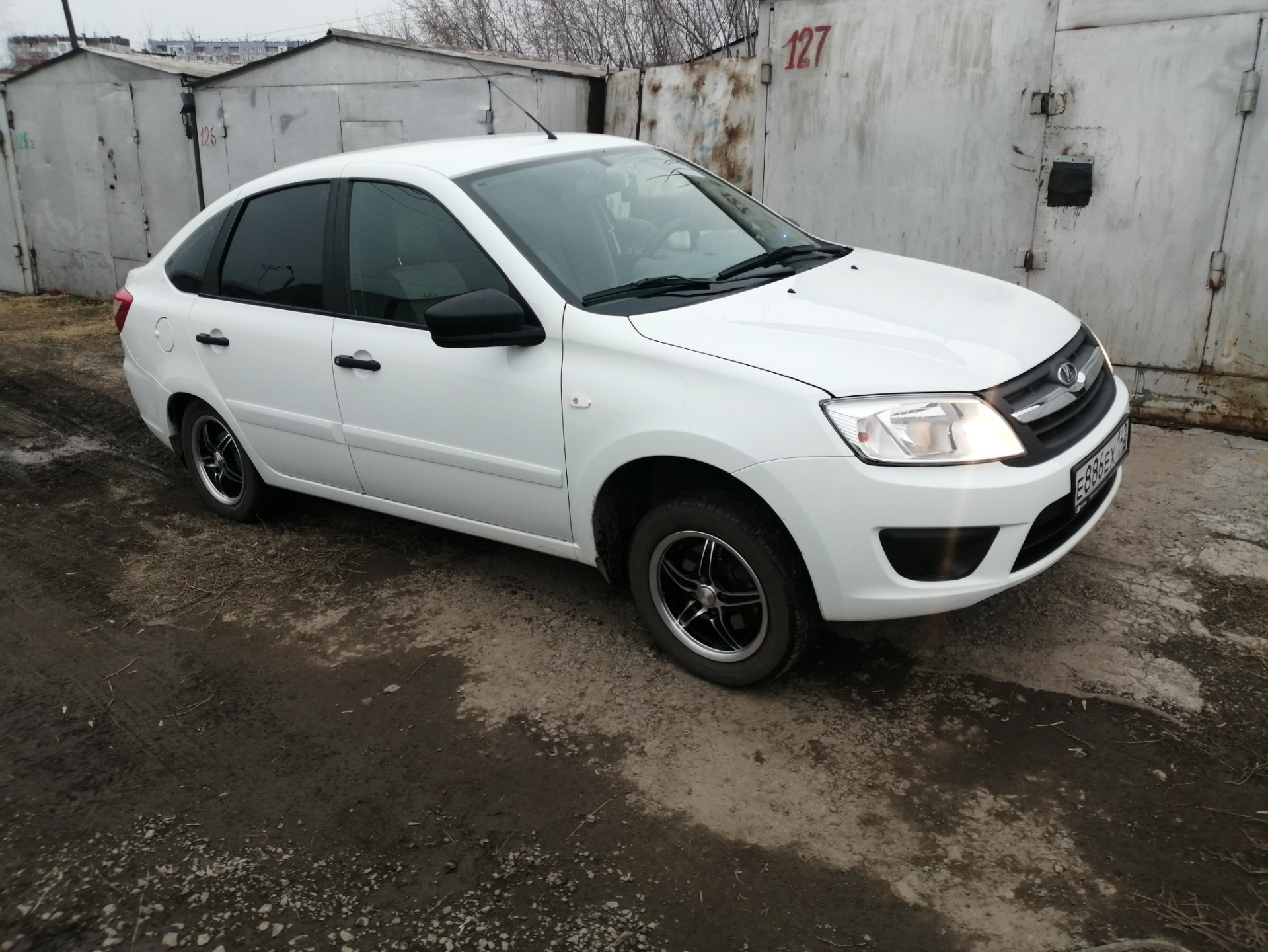 Купил новое литье и переобувка на лето — Lada Гранта Лифтбек (1G), 1,6 ...