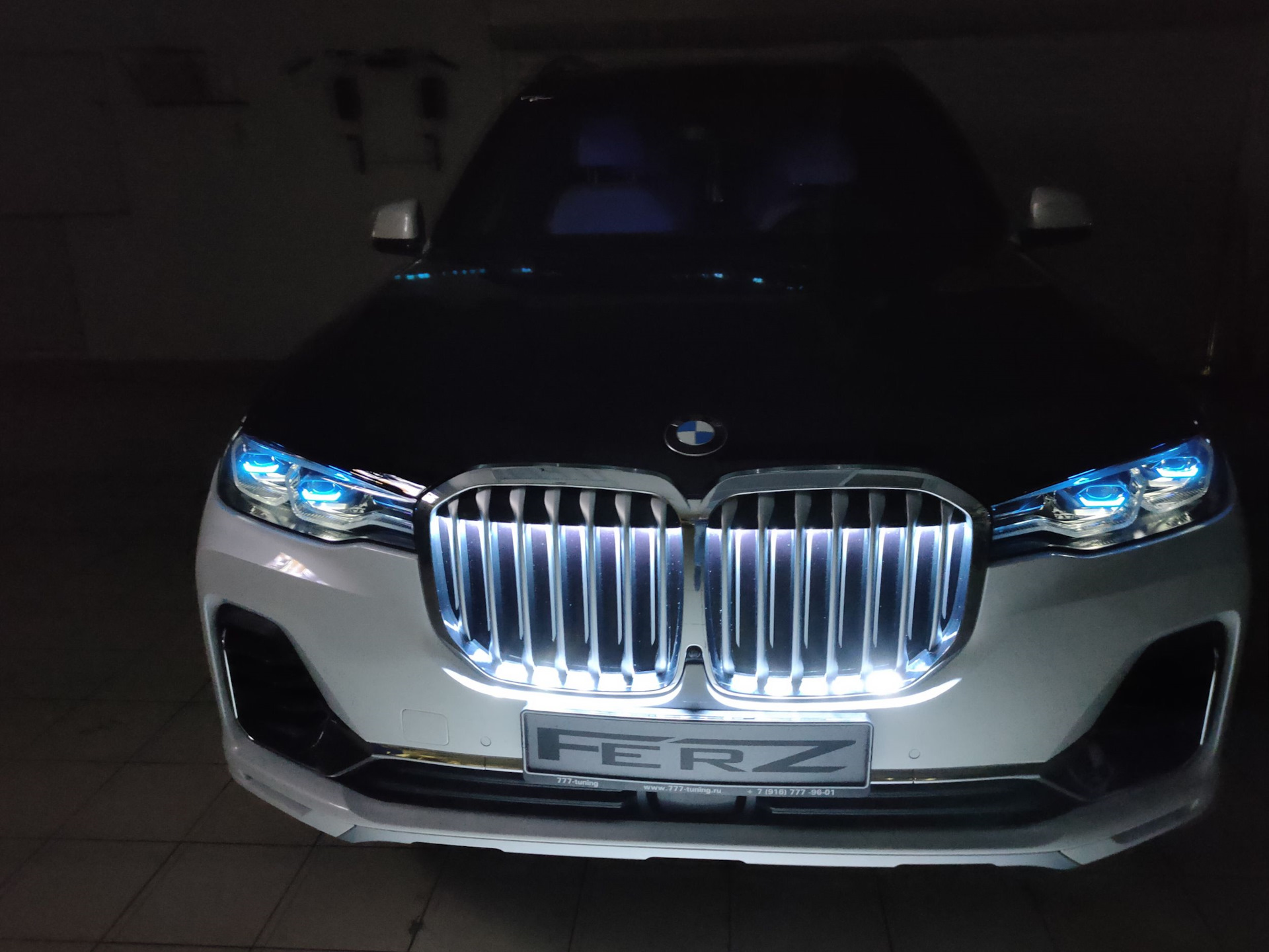 Bmw x7 iconic glow