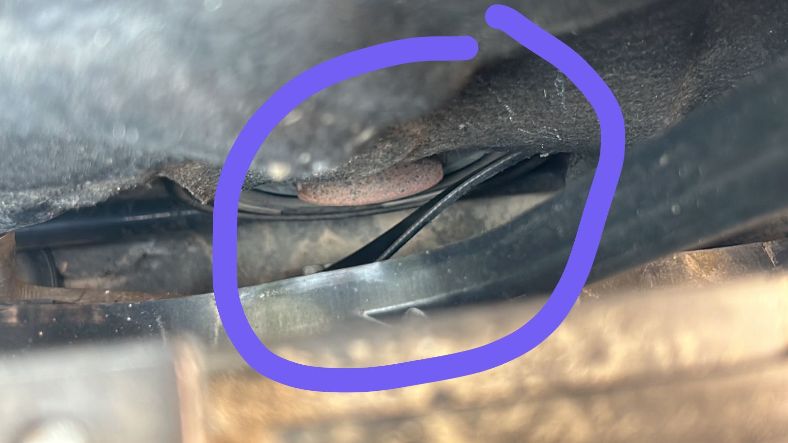 Ремень генератора порвался. — BMW 7 series (F01/02), 3 л, 2015 года ...