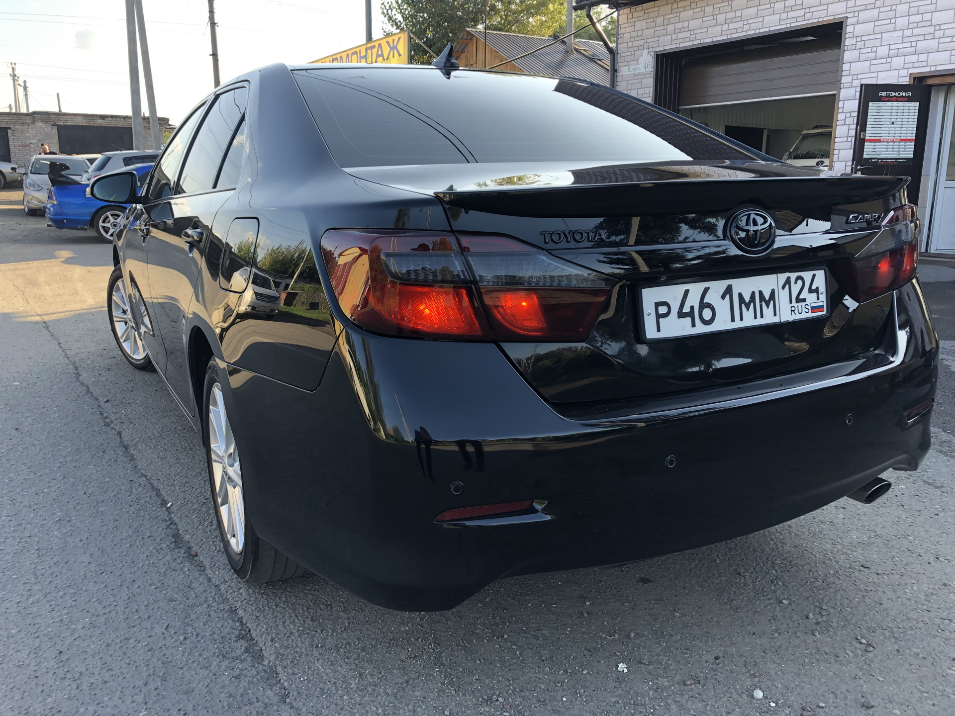 Тойота камри задний. Camry 50 черная тонированные фары. Тойота Камри 55 тонировка фары задние. Тонированные фары задние Тойота Камри 50. Тонировку задних фар Тойота Камри 50.