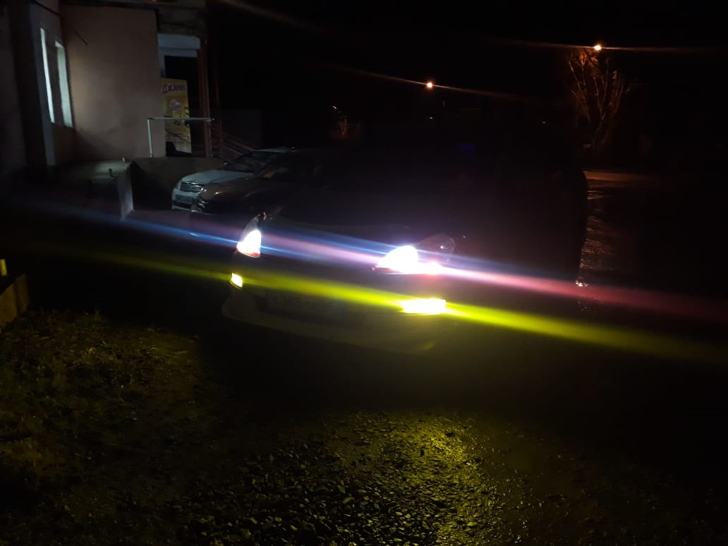 желтые светодиоды в туманки — Toyota Ipsum (21), 2,4 л, 2004 года ...