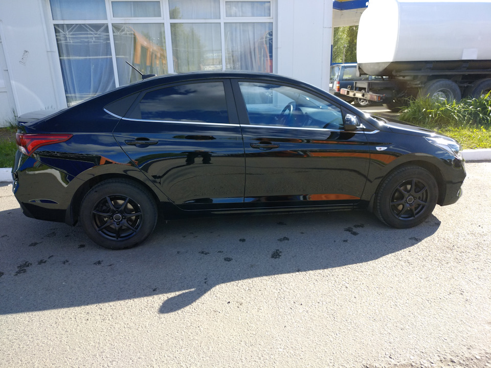 R15 черное литье. — Hyundai Solaris (2G), 1,6 л, 2018 года | колёсные ...