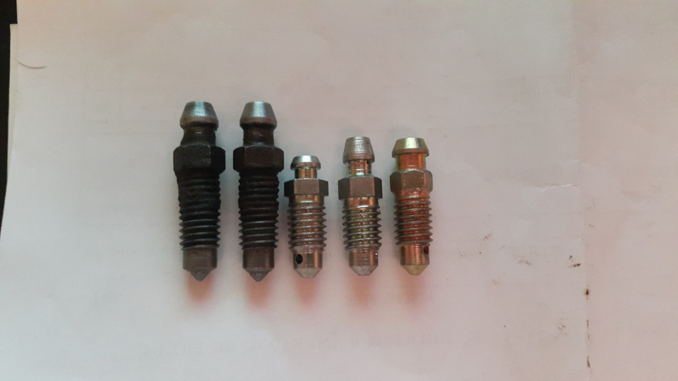 Штуцера от ВАЗ в передний суппорт Мондео4. — Ford Mondeo IV, 2,3 л ...