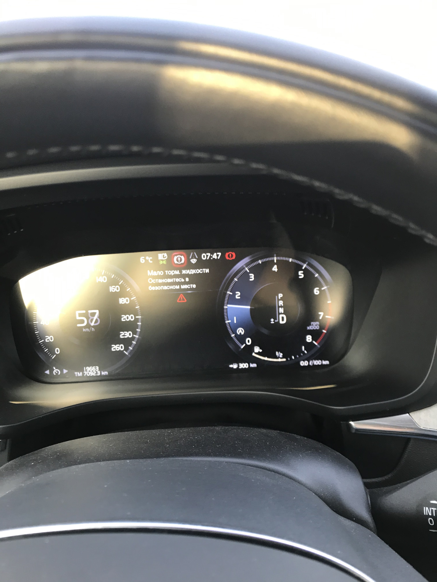 Мало тормозной жидкости — Volvo XC60 (2G), 2 л, 2019 года | поломка ...