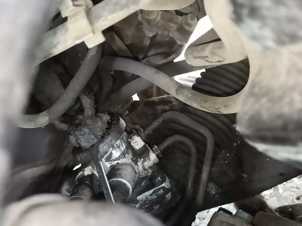 Замена нижней крестовины рулевого карданчика — Nissan Almera II (N16 ...