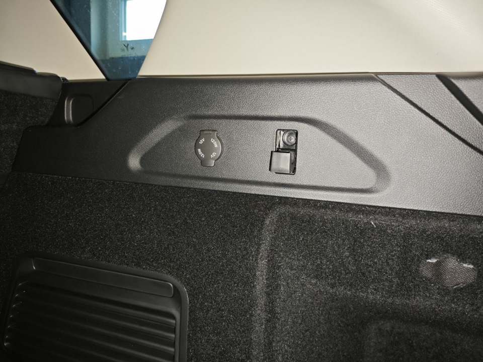 Крепеж обивки — Voyah Free