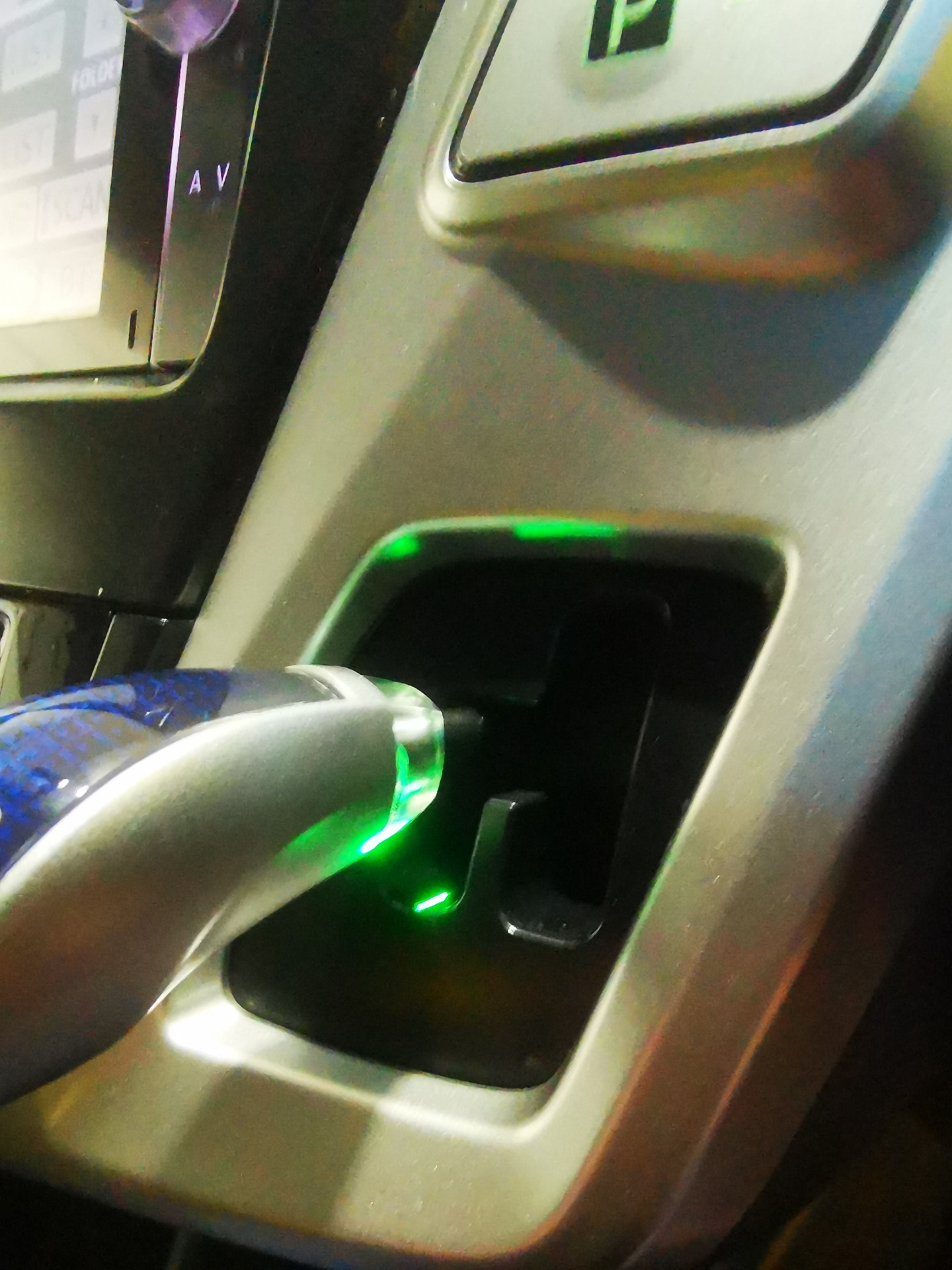 Подсветка селектора акпп — Toyota Prius Alpha, 1,8 л, 2012 года ...