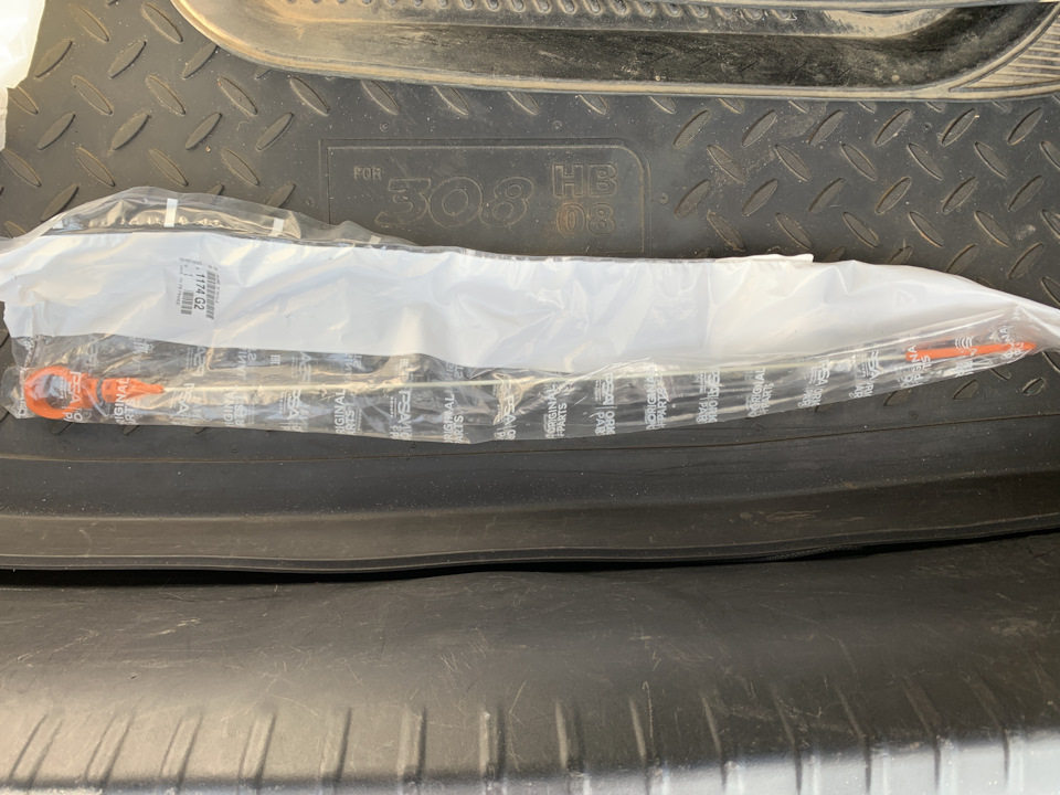 Новый оригинальный маслоизмерительный щуп CITROËN/PEUGEOT 1174.G2 — Peugeot 308 (1G). Запчасти на фото: 1174G2