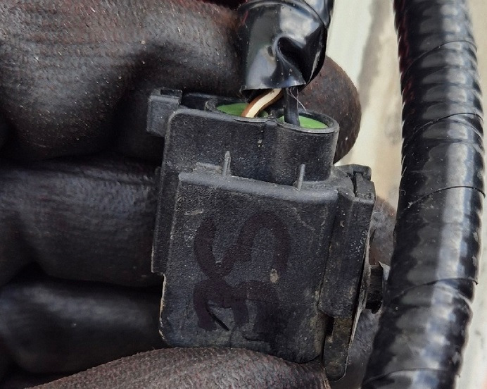 Фишка возможно на клапан аборсбера или егр, хз — Ford Transit (4G)