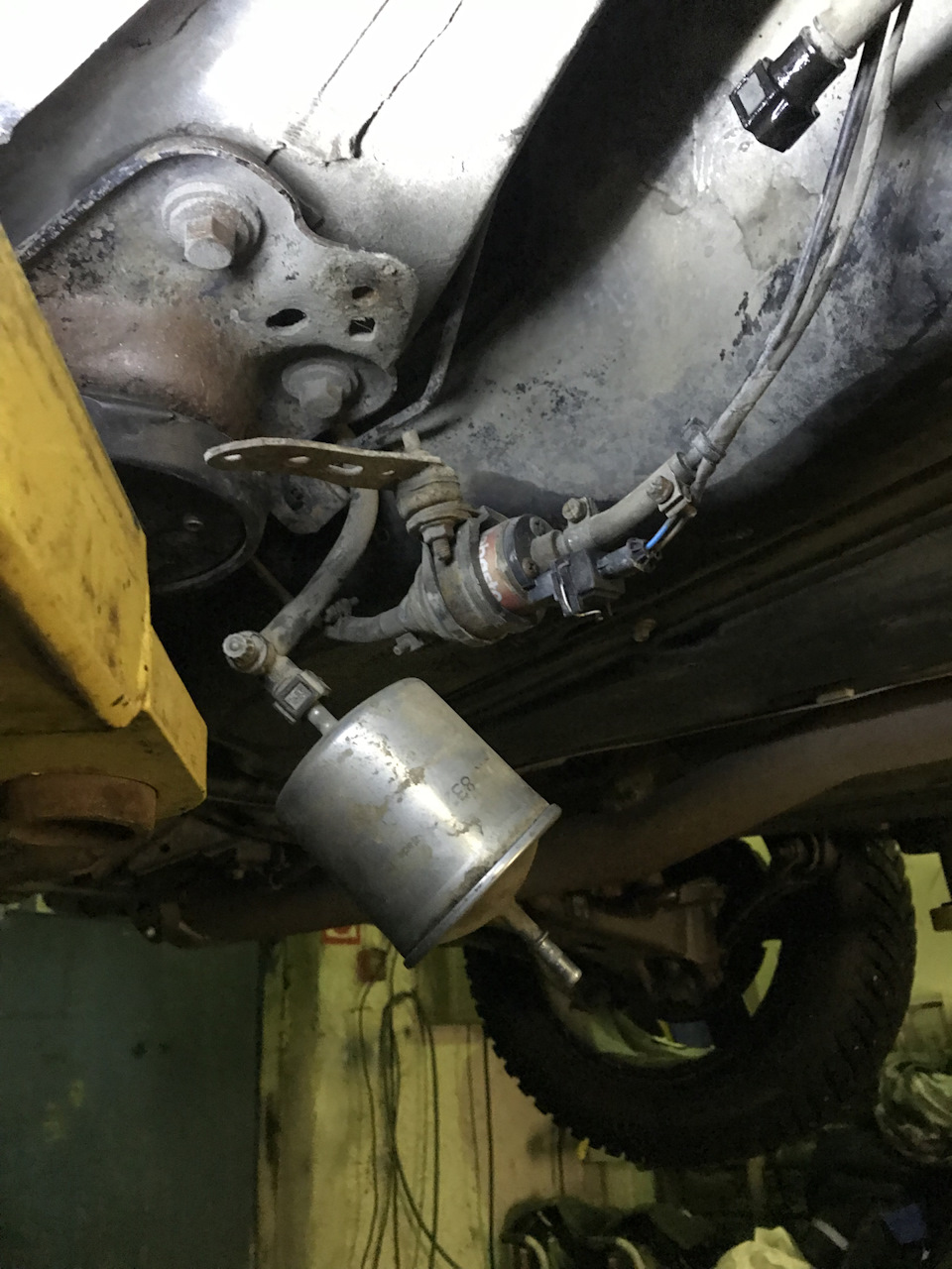 Замена топливного фильтра и жидкости в ГУРе — Volvo XC90 (1G), 2,5 л ...