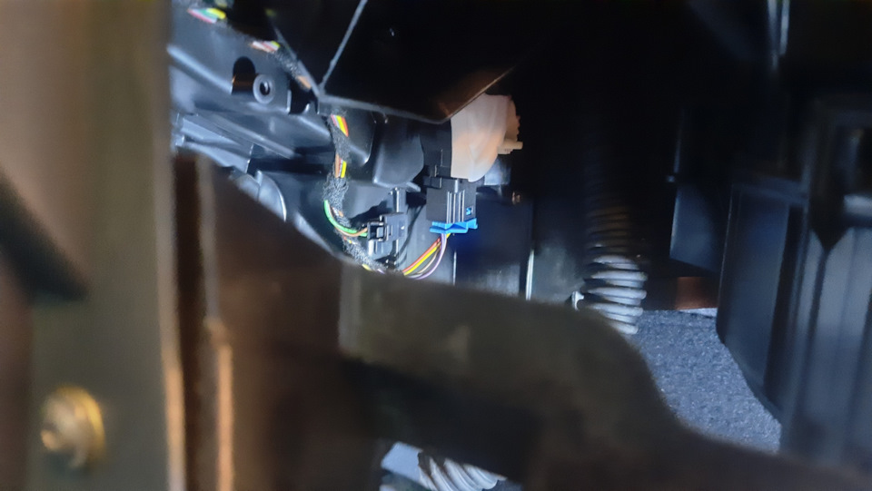 С правой стороны печка дует холодный воздух — Skoda Octavia A7 Mk3, 1,4 ...