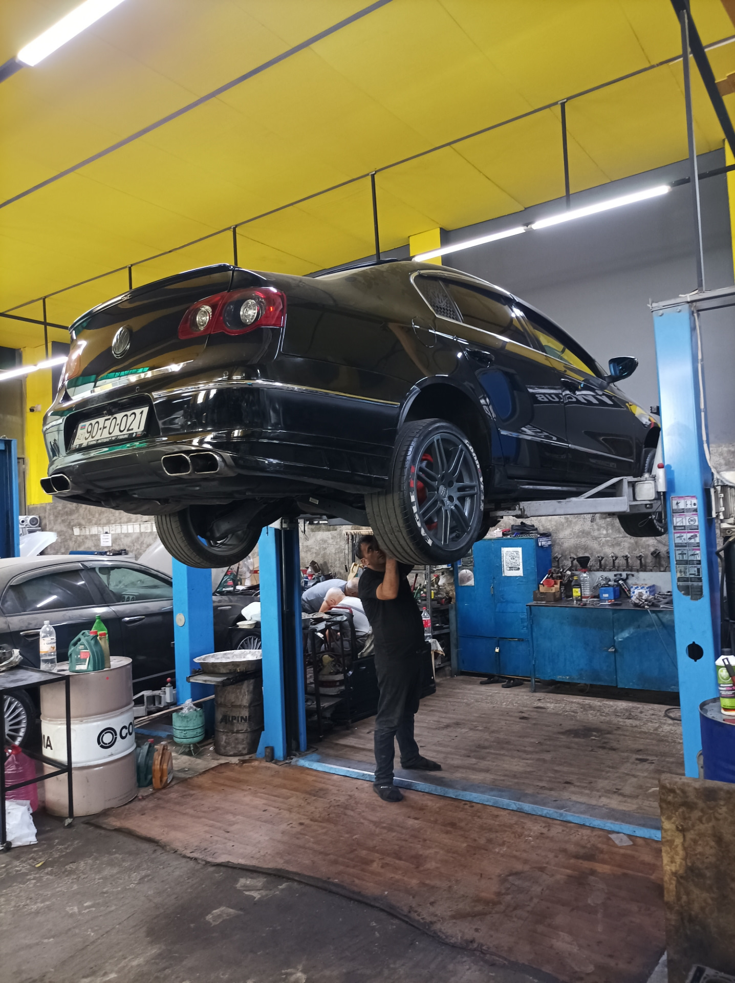 Защита днища левой стороны — Volkswagen Passat B6, 1,8 л, 2008 года ...