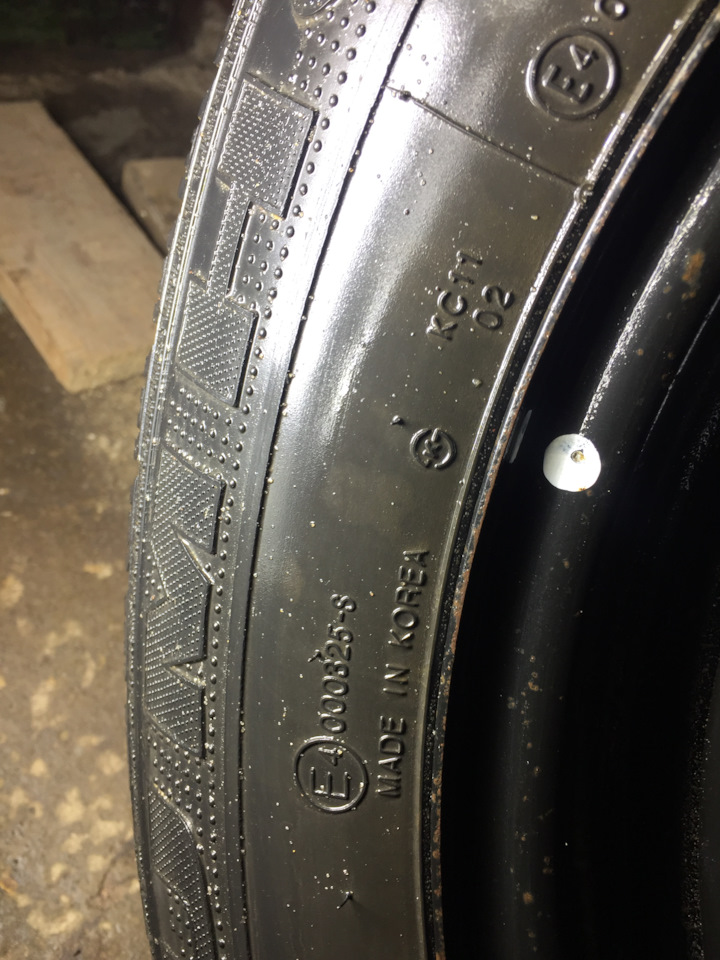 Шины зимние шипованные Kumho 205/65 R16, штампованные диски Vw 16 ET53 ...