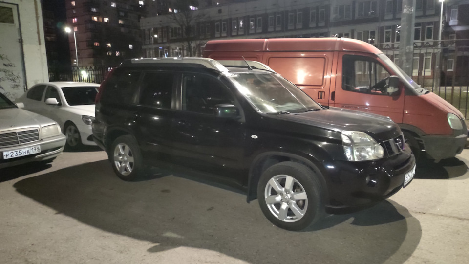 Nissan X-Trail 2.5 АТ бензин