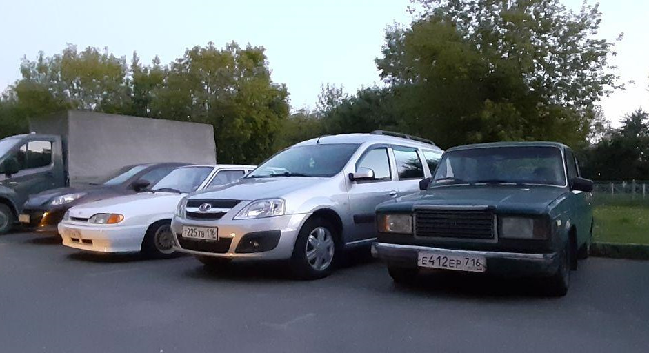 Чем можно убрать клей с панели автомобиля