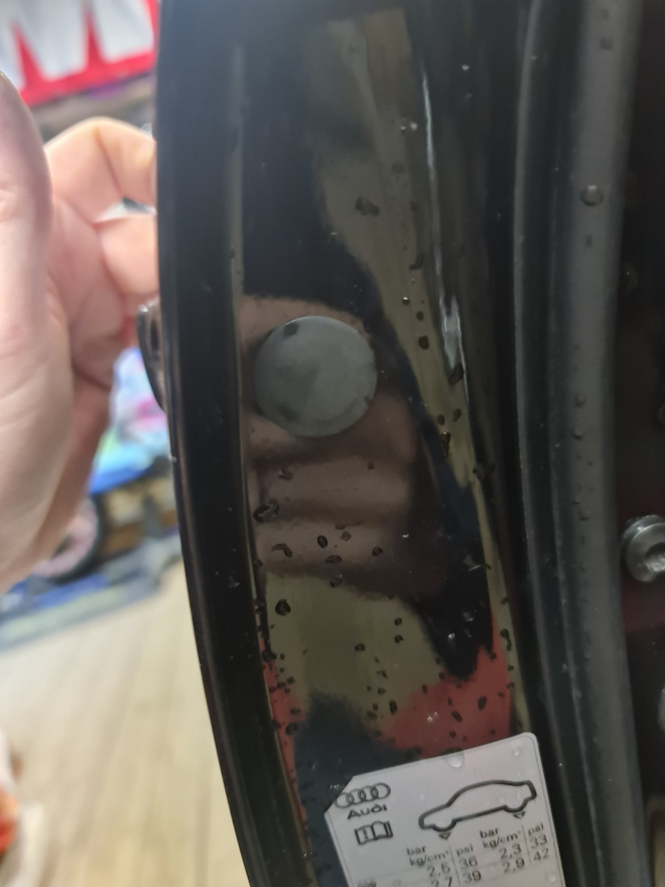 Снимаем резиновую заглушку — Audi A6 (C7)