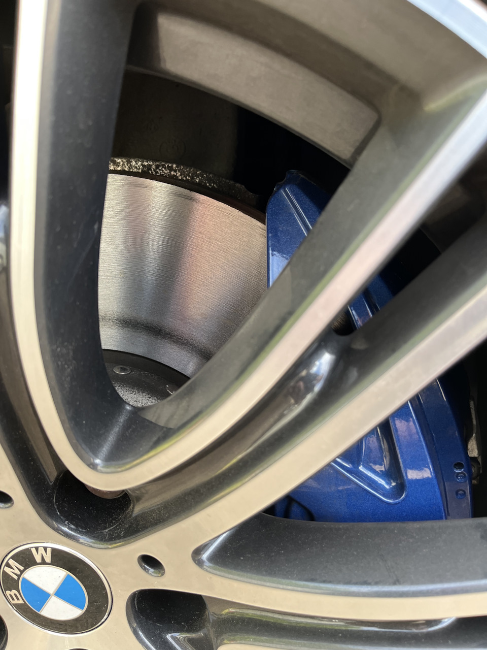 Повело тормозной диск. — BMW 5 series Touring (G31), 3 л, 2017 года ...