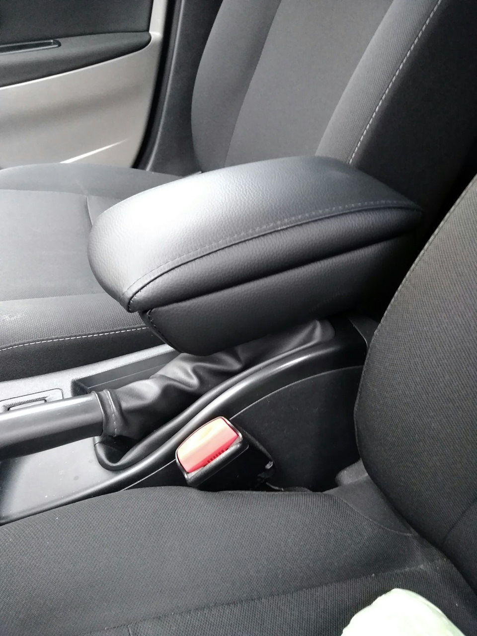 Как снять крышку подлокотника рено флюенс Подлокотник - Renault Megane III, 1,6 л, 2012 года аксессуары DRIVE2