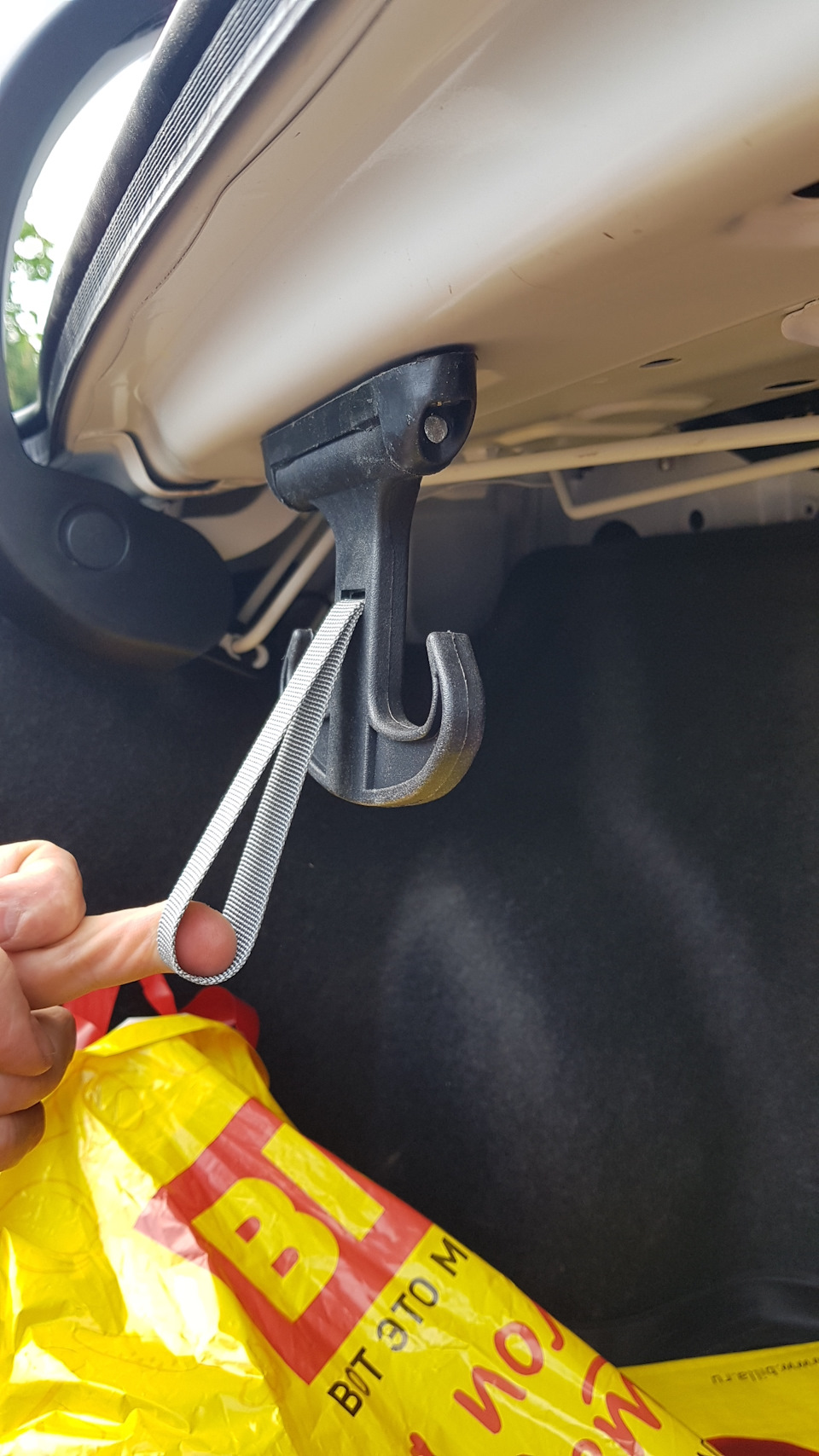 Крючок для пакетов(сумок) в багажник — DRIVE2