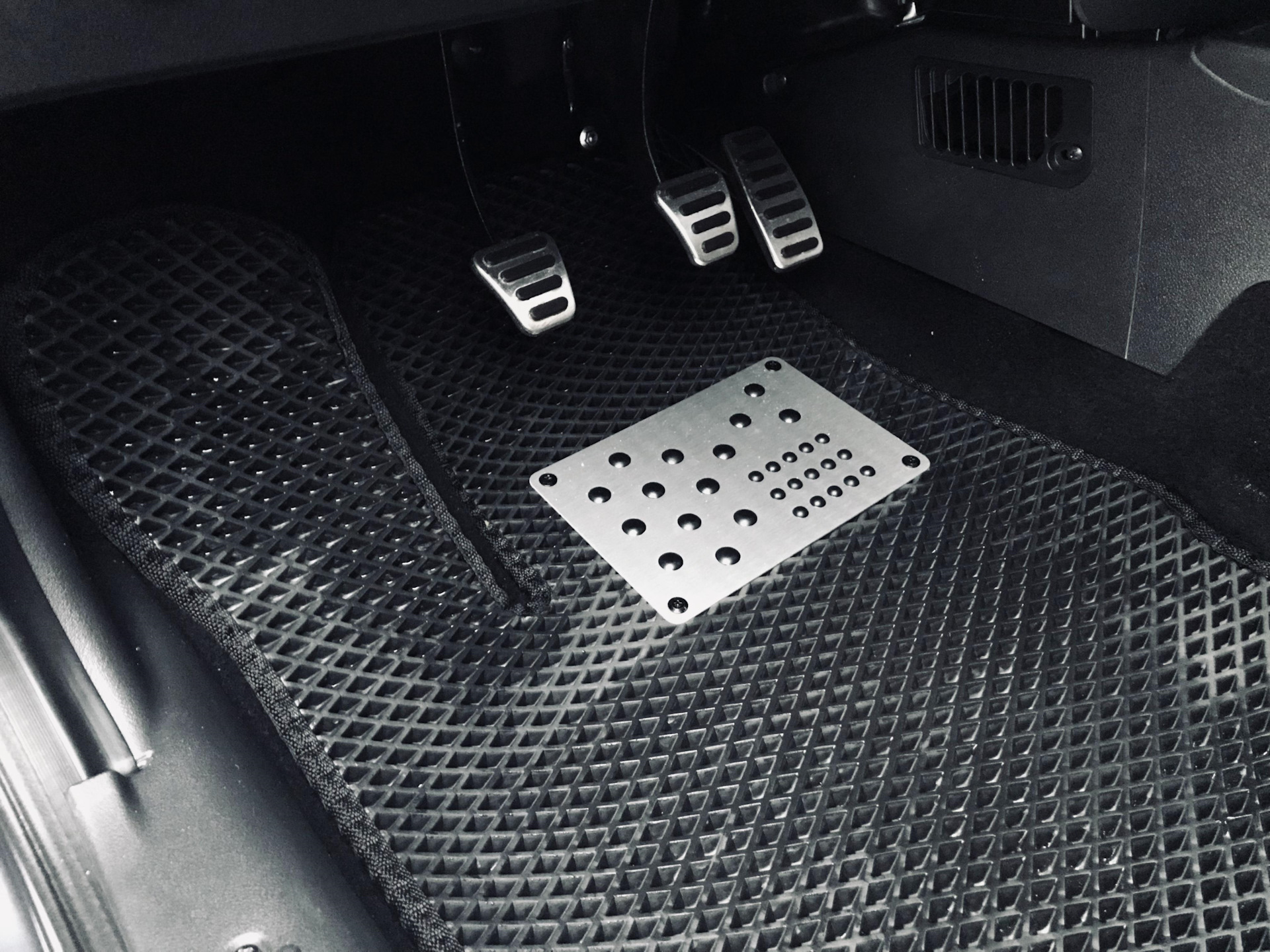 Подпятник на коврик EVA. — Lada Гранта (2G) FL, 1,6 л, 2020 года ...