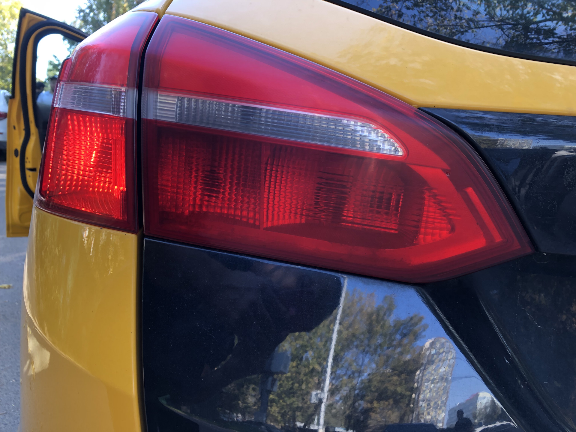 Не горят габариты на двери — Ford Focus III Wagon, 1,6 л, 2015 года ...