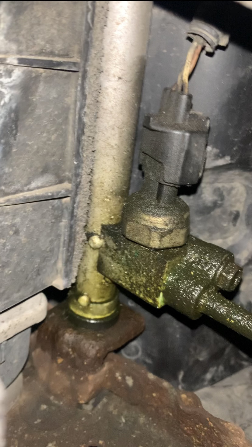 Течь системы кондиционера — Nissan Tiida (1G), 1,6 л, 2008 года ...