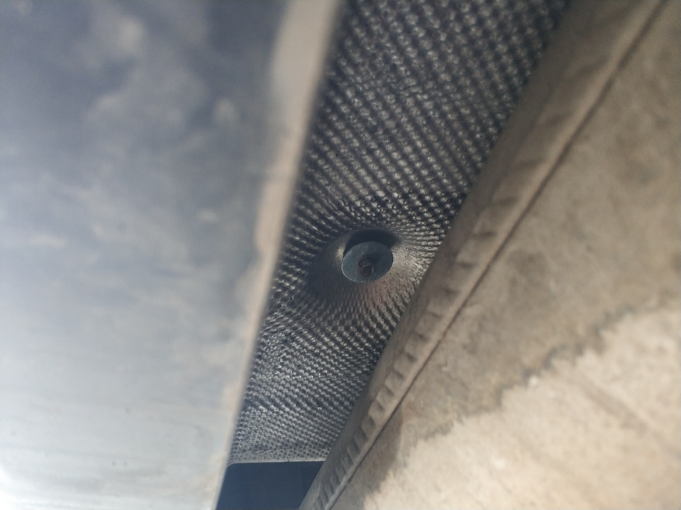 Грохот глушителя и диодные лампы в дальний свет — Nissan Qashqai (1G ...