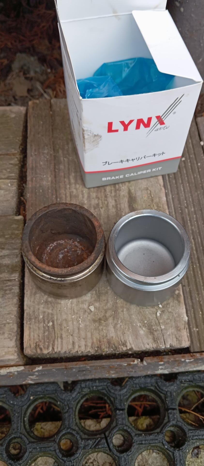 Замена поршней суппортов в круг — Mitsubishi Lancer IX, 1,6 л, 2004 ...