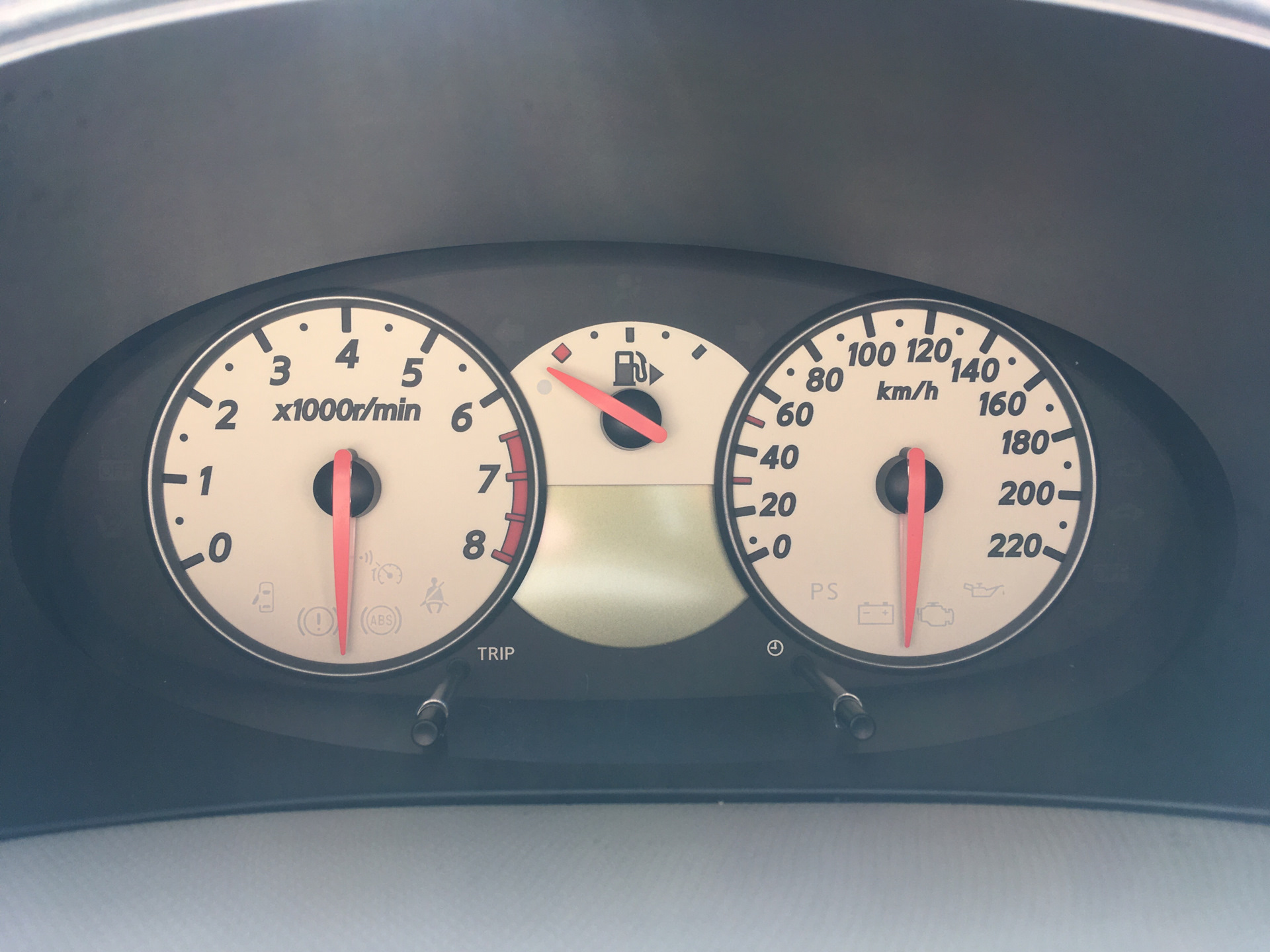 Приборная панель ниссан микра. Щиток приборов nissan micra. Приборная панель ниссан микра. Ниссан марч приборная панель 2002. Панель приборов nissan micra k11 с тахометром.