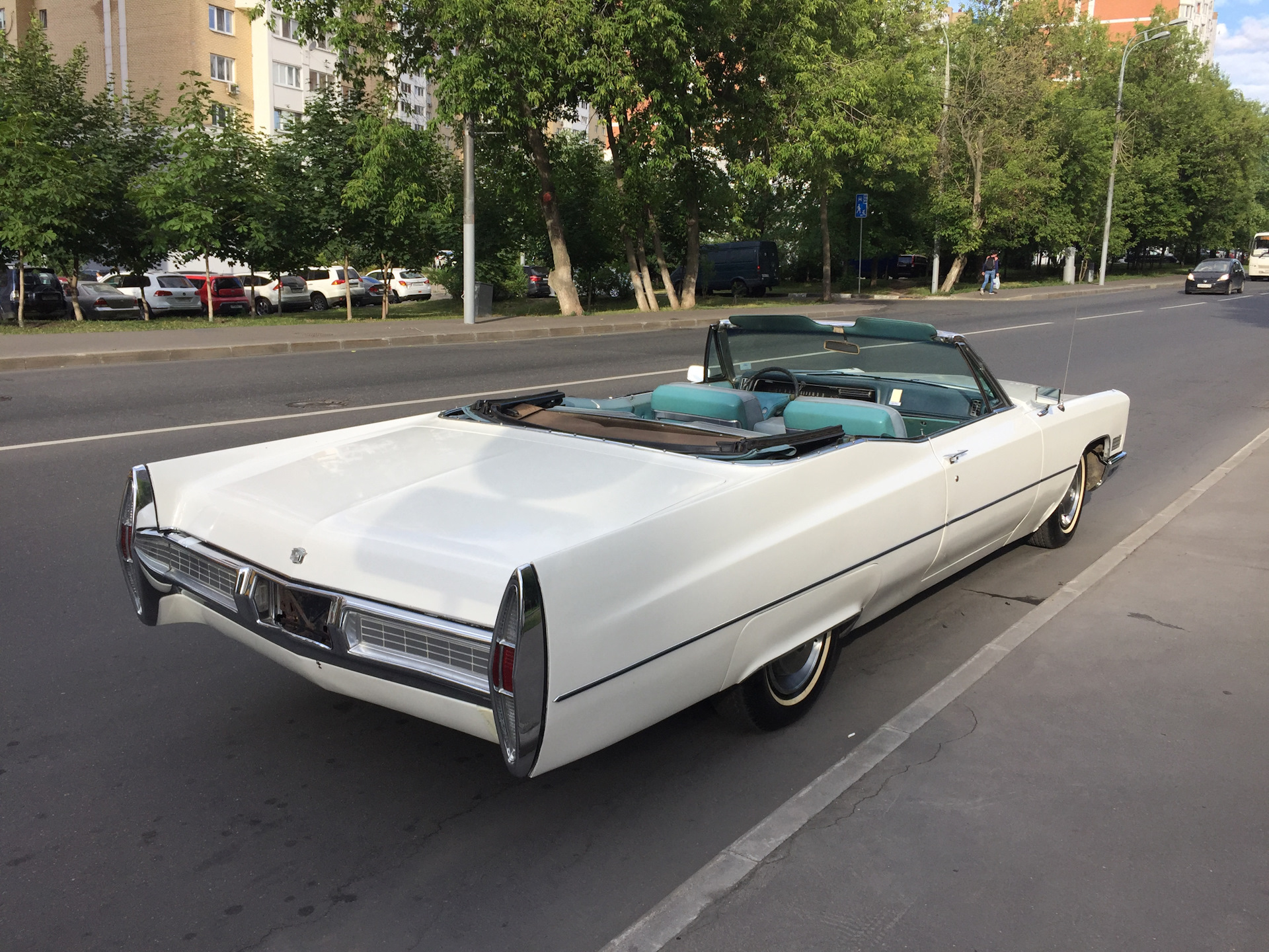 Cadillac Deville Круэлла