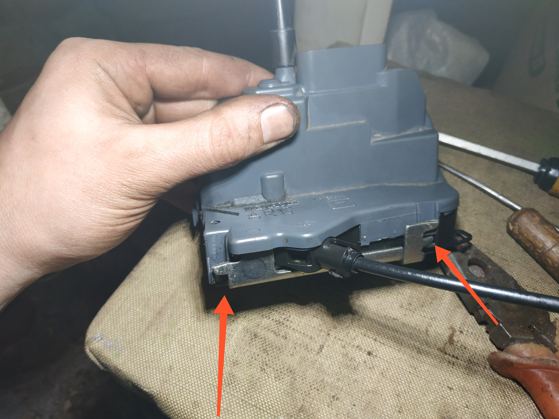 Бесшумные замки на рено логан. Рено логан 1 блокировка двери. Не закрывается задняя дверь рено логан 2. Не закрывается дверь рено меган 2. Не закрывается дверь рено меган 2.