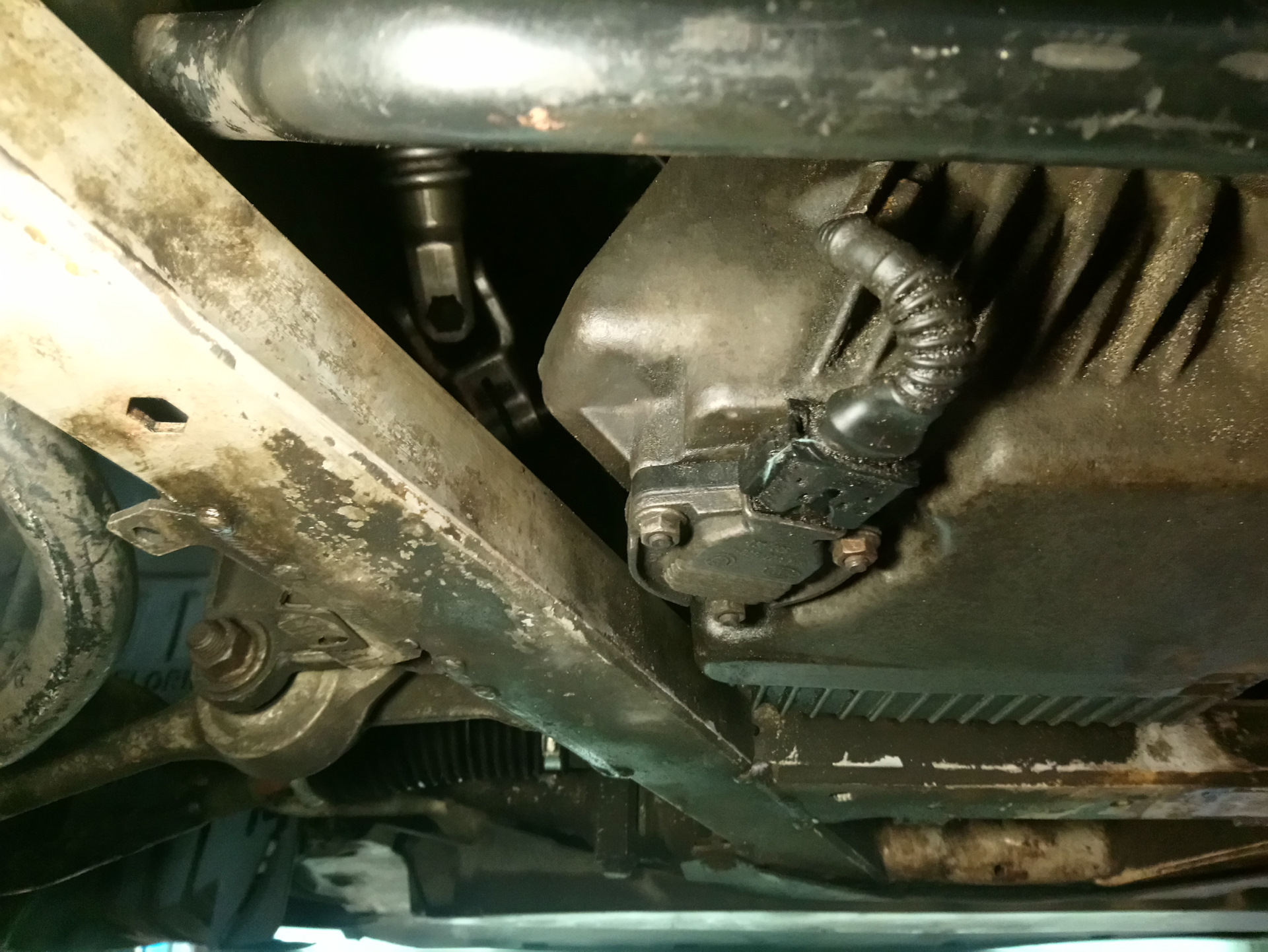 Замена масляного поддона и восстановление резьбы сливной пробки — BMW 5 ...