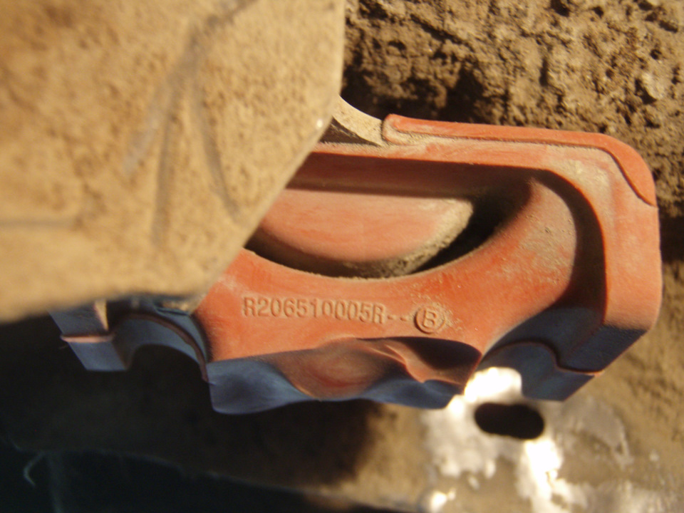 №5 — Renault Duster (1G). Запчасти на фото: R206510005R