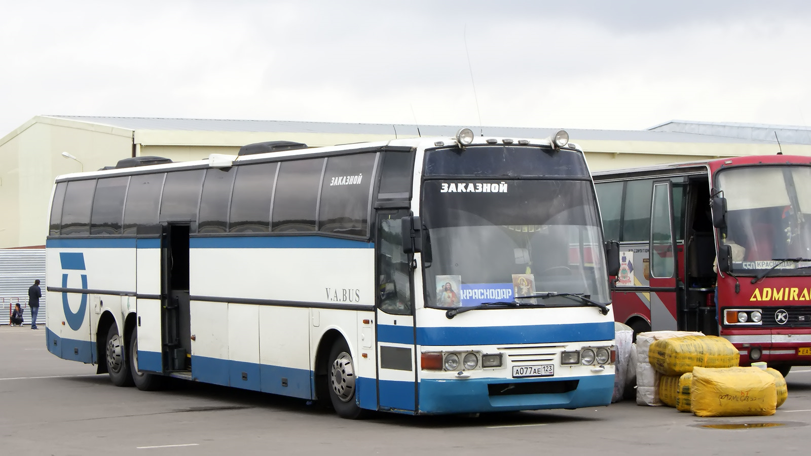 Каре владивосток. Автобусы Адмирал тура. Швебус автобус Вольво. Автобусы у Адмирал тура фото Крым. Показать фото автобусов Адмирал тур.