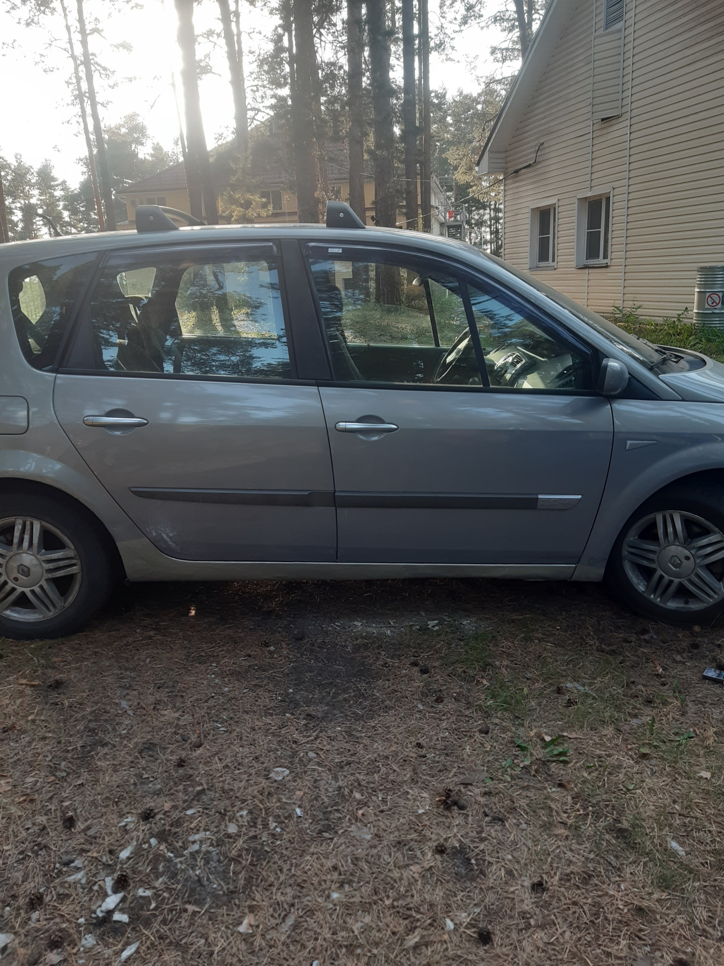 Пороги сценик 2. Рейлинги Renault Scenic 2. Рейлинги на Рено Гранд Сценик 2. Рено Сценик 2005 года. Рейлинги на Рено Гранд Сценик 2 артикул.